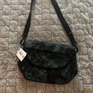 NWT lululemon black camo festival bag